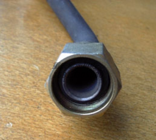 康明斯空压机出水管 216093