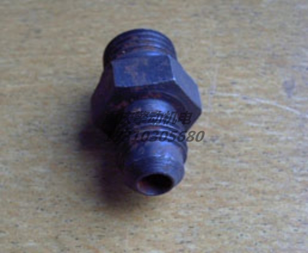 康明斯接头 3032872