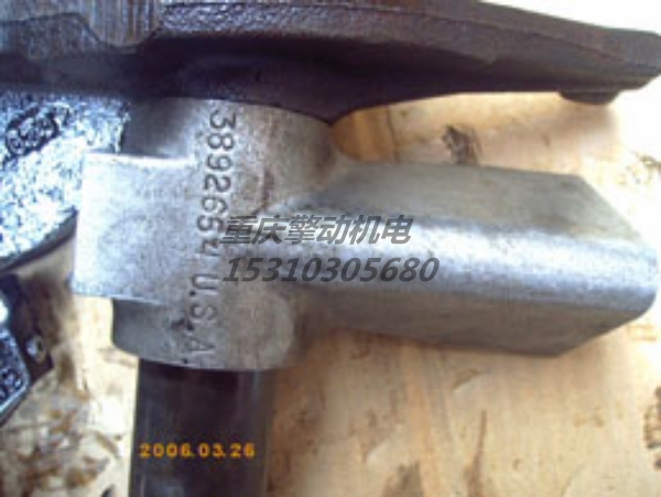 康明斯摇臂支座 3892654